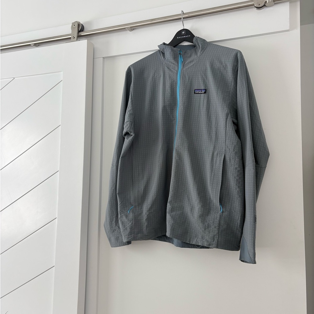 Patagonia Gray Windbreaker with Blue Accents